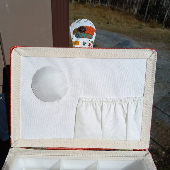 Fabric Covered Sewing Storage Box with Handle Resembles Singer - Picture 9 of 11